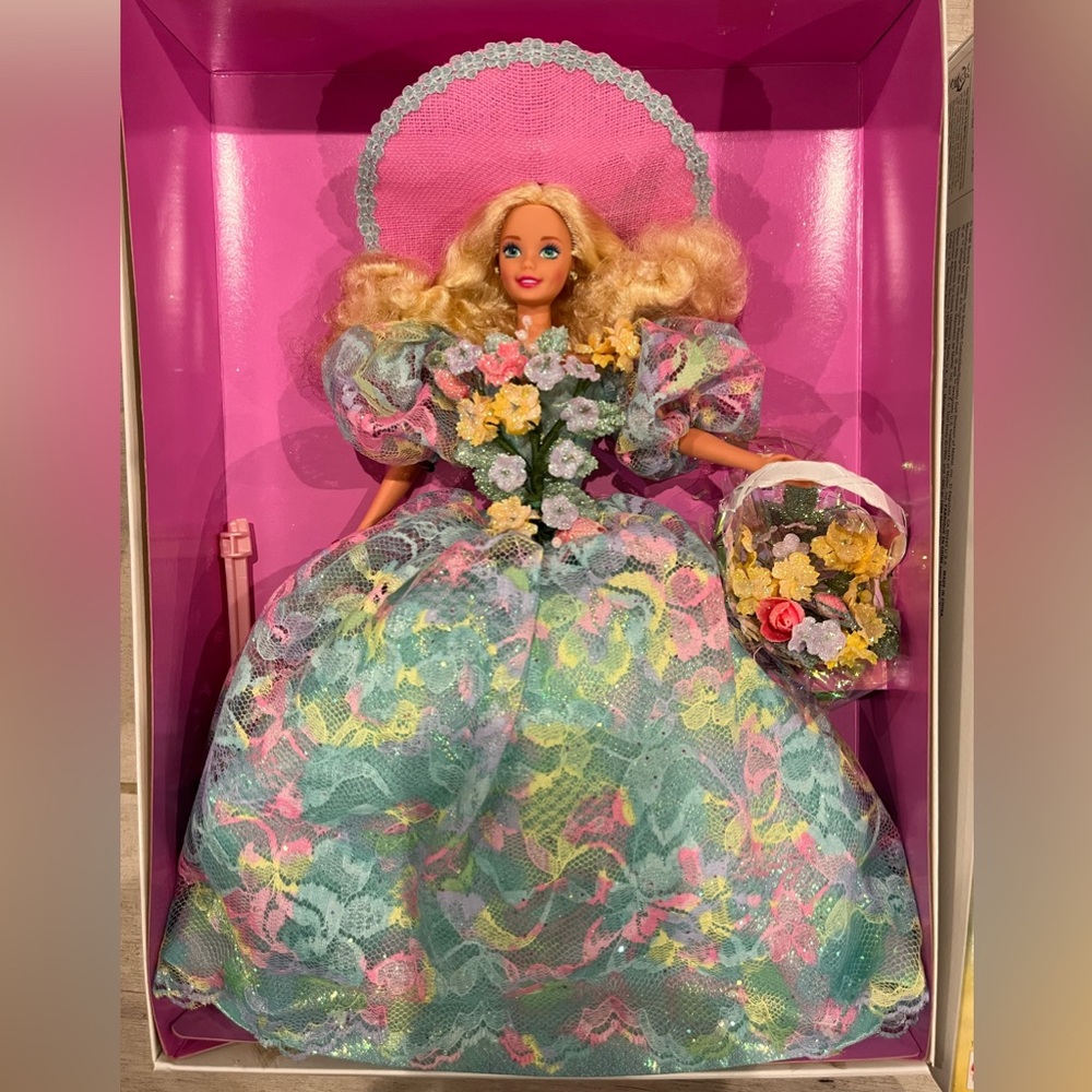 NIB Spring Bouquet Barbie - Enchanted Seasons Collection 1995